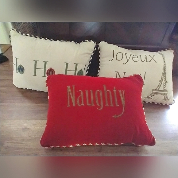 NWOT (3) Embroidered Holiday Pillow Set - Picture 3 of 11